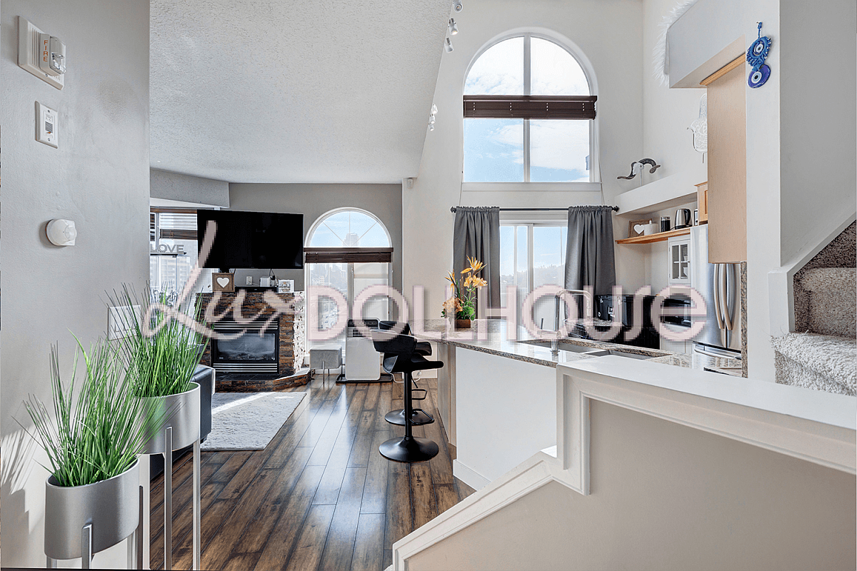 Luxdollhouse - Brothel in Calgary, Canada