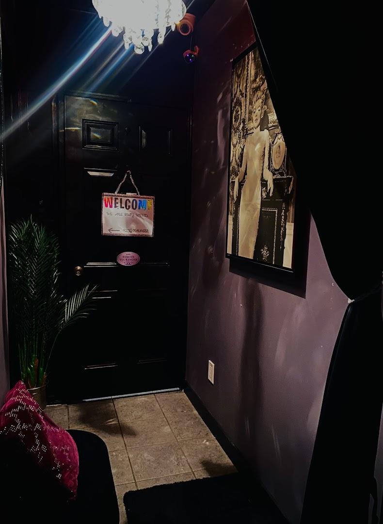 Emma Lee’s Touch Of Class - Erotic Massage in Calgary, Canada