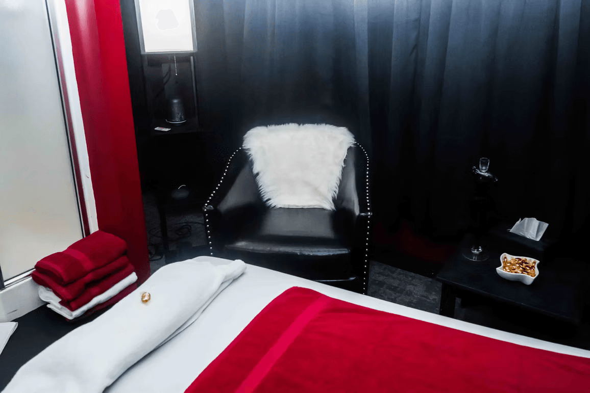 Pamper Yourself Calgary - Erotic Massage in Calgary, Canada