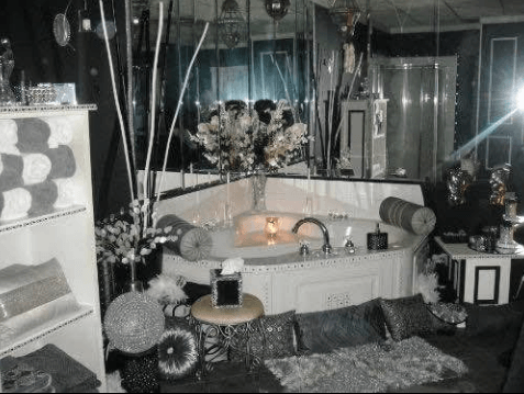 Maxum Den & Spa - Erotic Massage in Edmonton, Canada