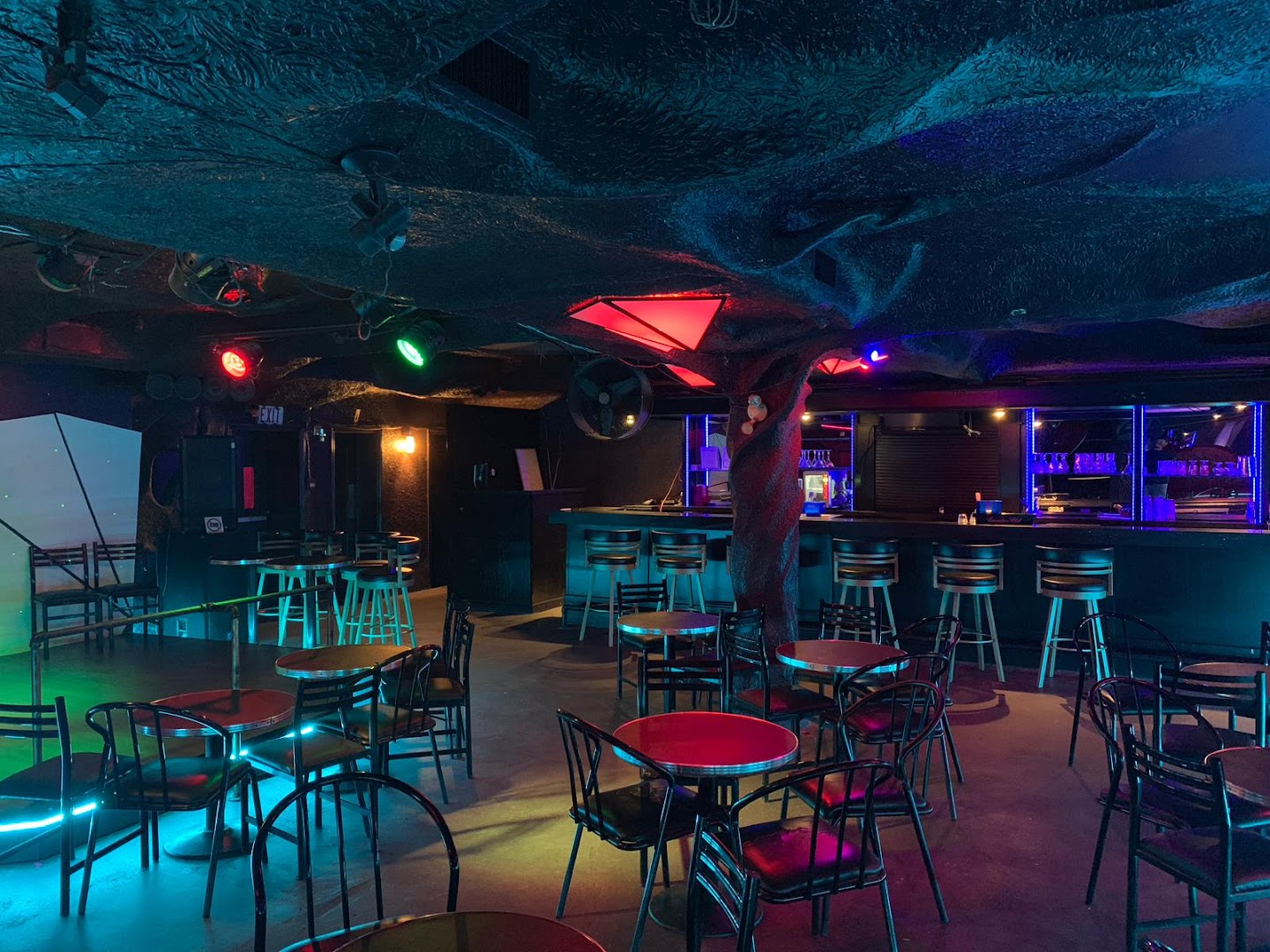 Klub Kave - Nightclub in Etobicoke, Canada