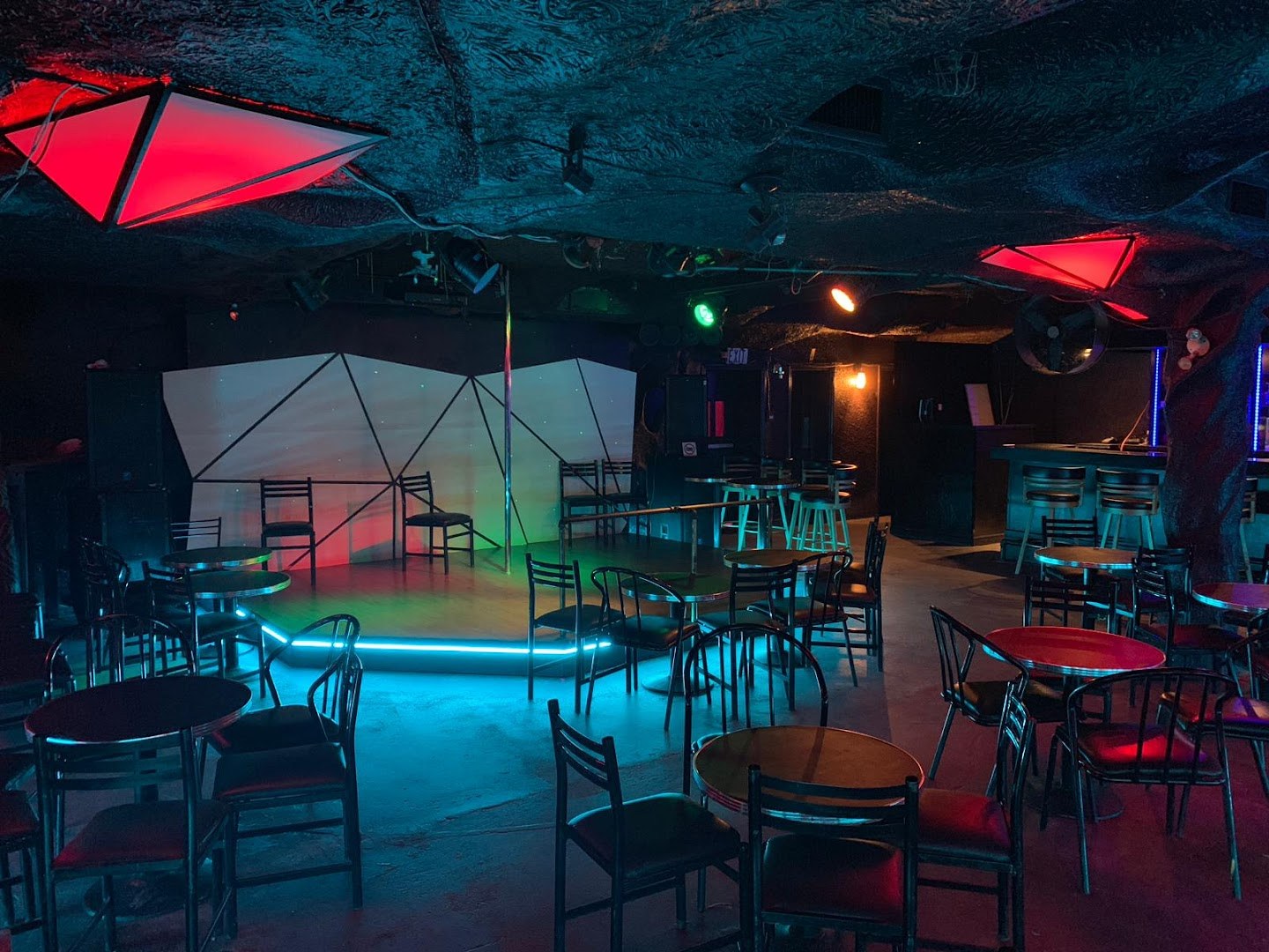 Klub Kave - Nightclub in Etobicoke, Canada