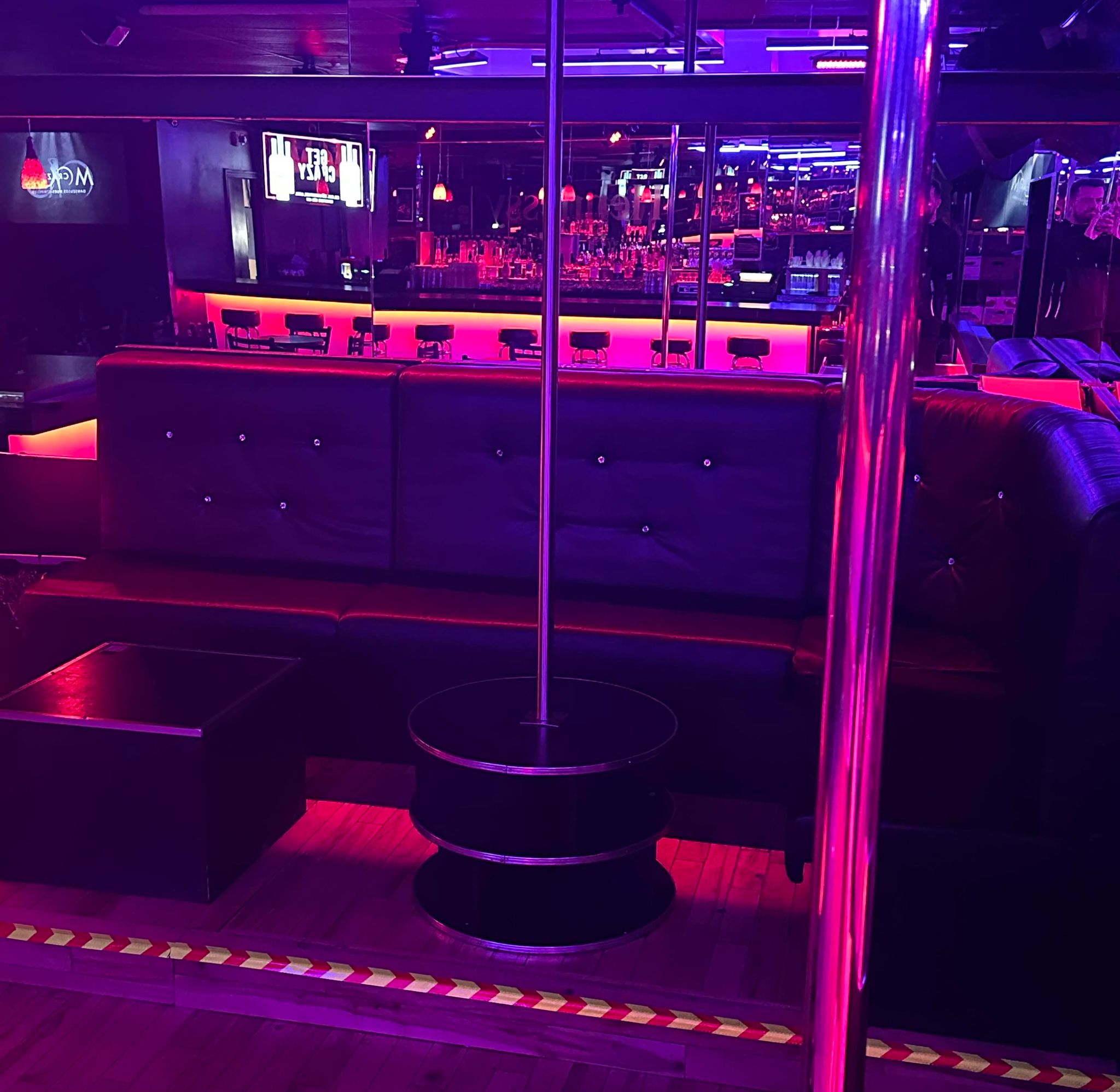Bar Crazy Moon Laval - Nightclub in Laval, Canada