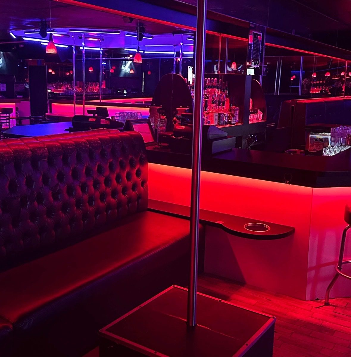 Bar Crazy Moon Laval - Nightclub in Laval, Canada