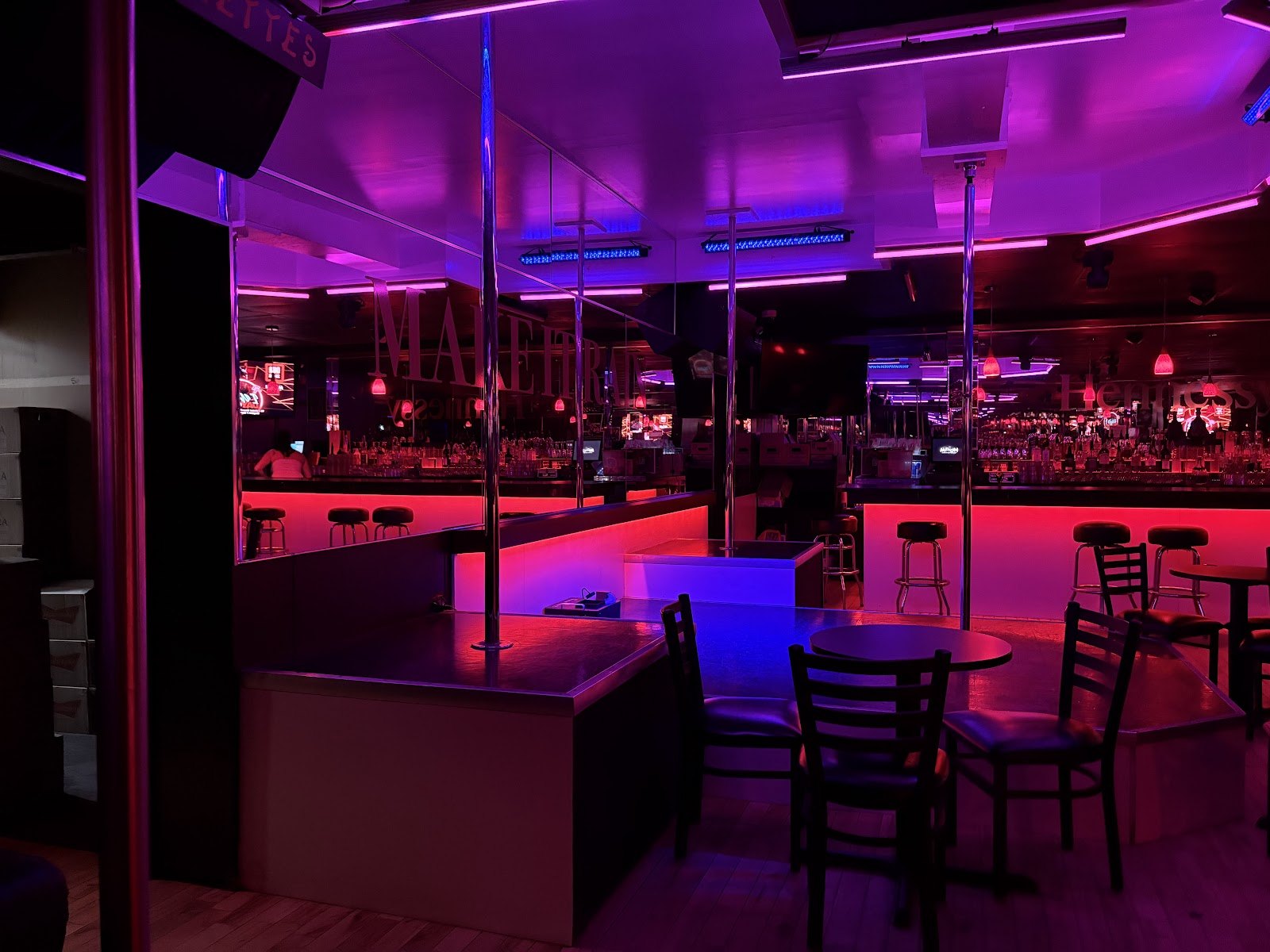 Bar Crazy Moon Laval - Nightclub in Laval, Canada