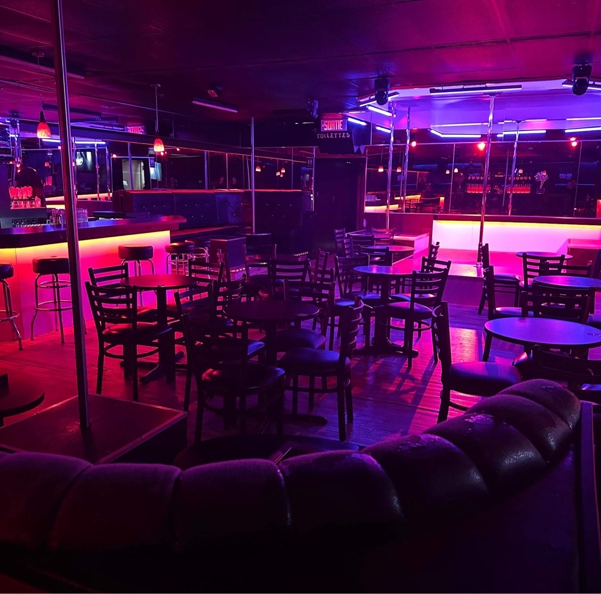 Bar Crazy Moon Laval - Nightclub in Laval, Canada