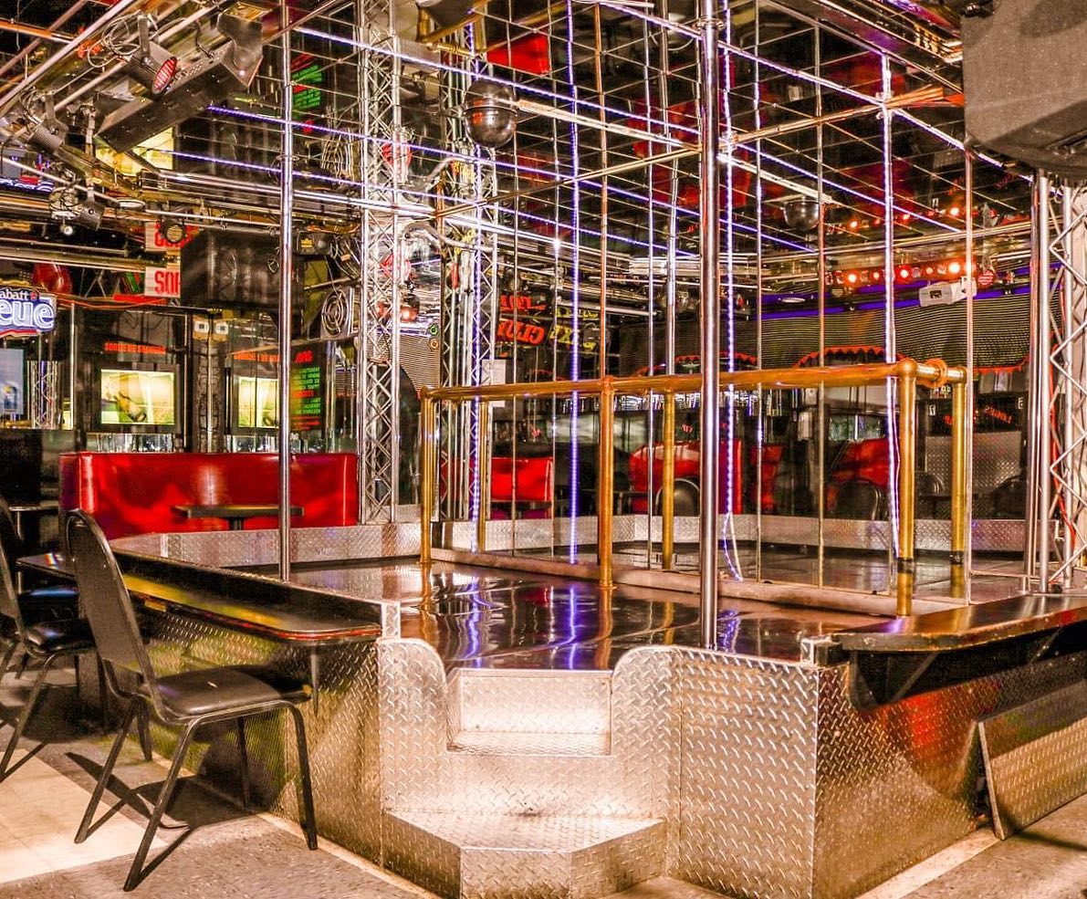 Bar Le Champion - Nightclub in Laval, Canada