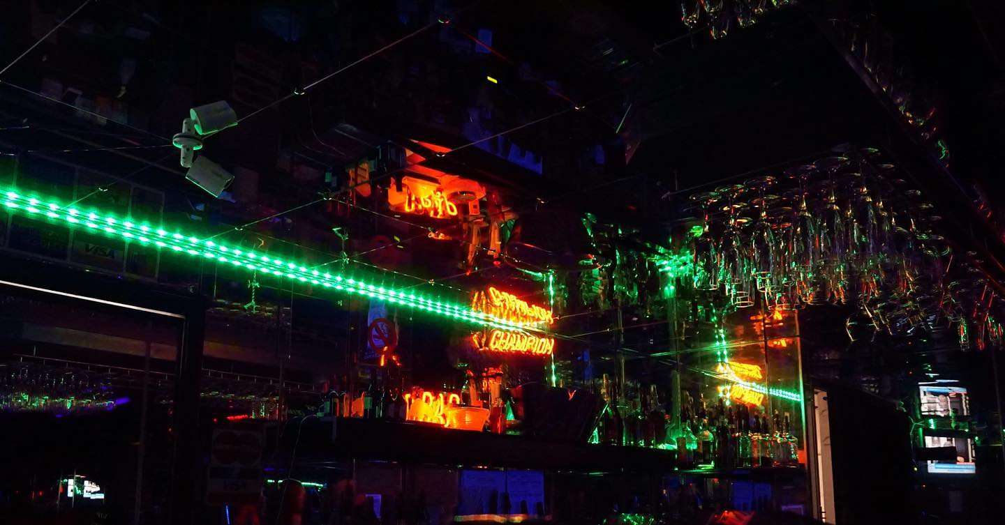 Bar Le Champion - Nightclub in Laval, Canada