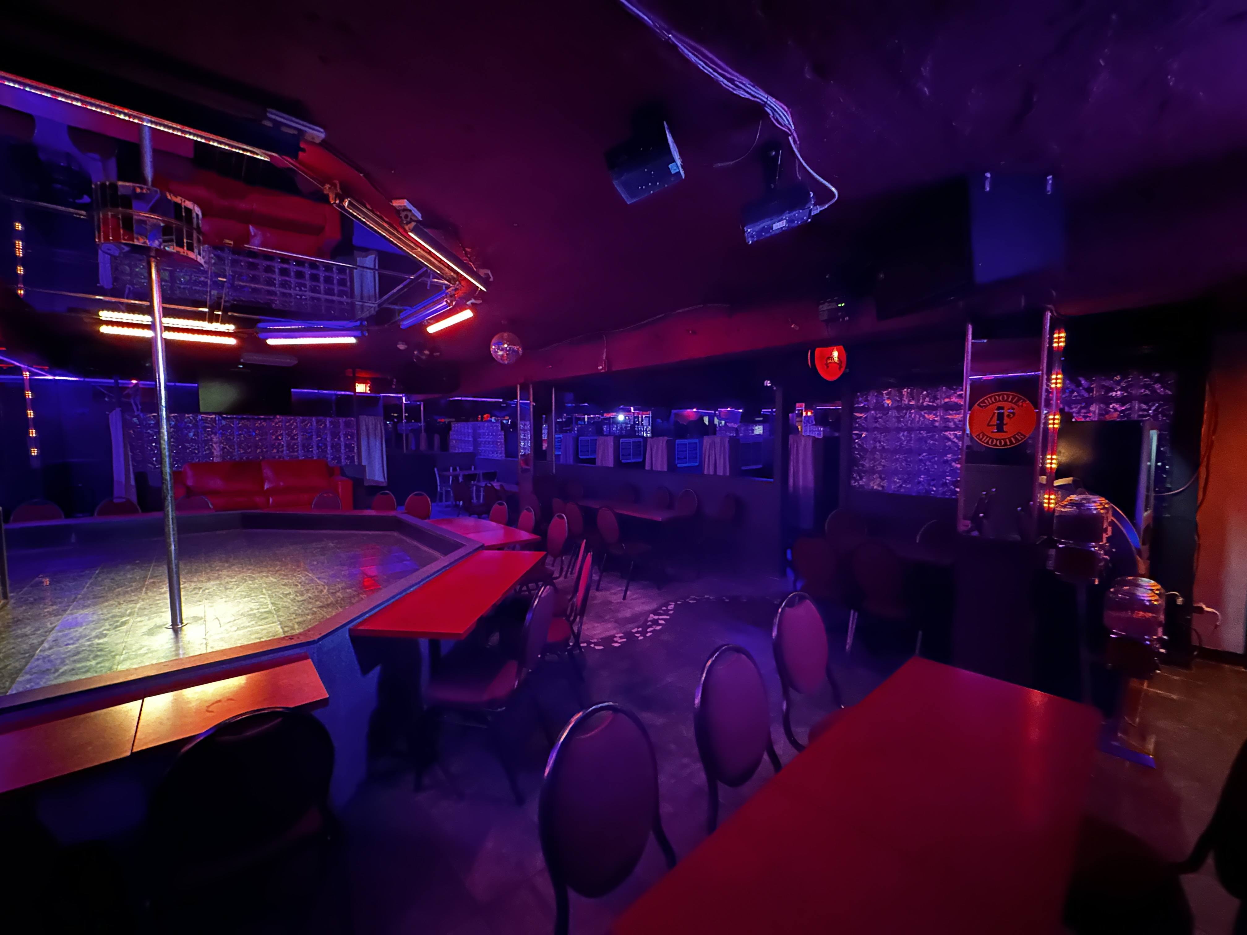 Sexebar - Nightclub in Laval, Canada
