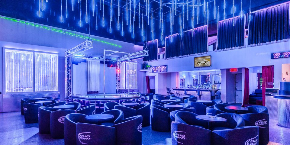 Bar Le Garage (Cabaret Spectacle) - Nightclub in Mirabel, Canada