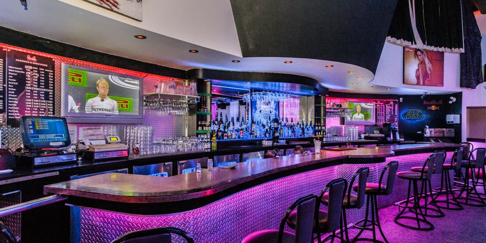 Bar Le Garage (Cabaret Spectacle) - Nightclub in Mirabel, Canada