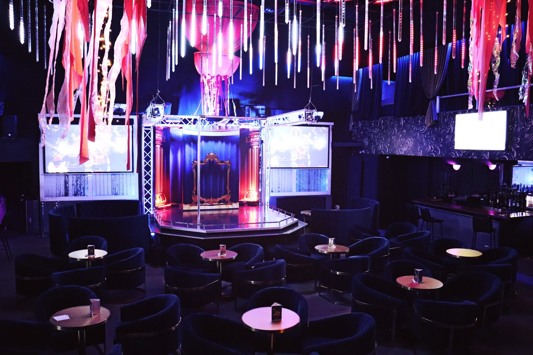 Bar Le Garage (Cabaret Spectacle) - Nightclub in Mirabel, Canada