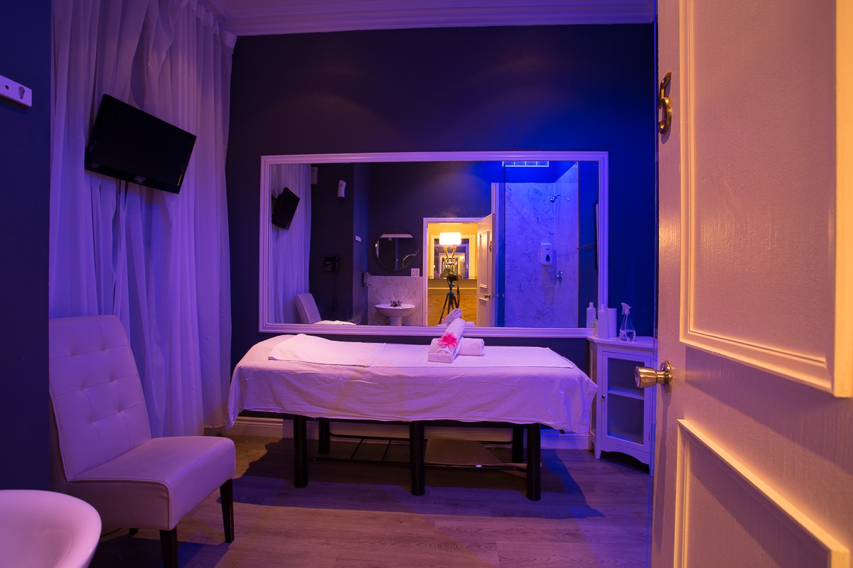 Blue Lagoon Spa - Erotic Massage in Mississauga, Canada