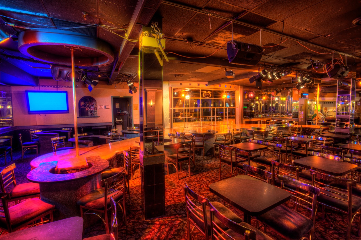 Pure Gold Gentlemen's Club - Nightclub in Mississauga, Canada
