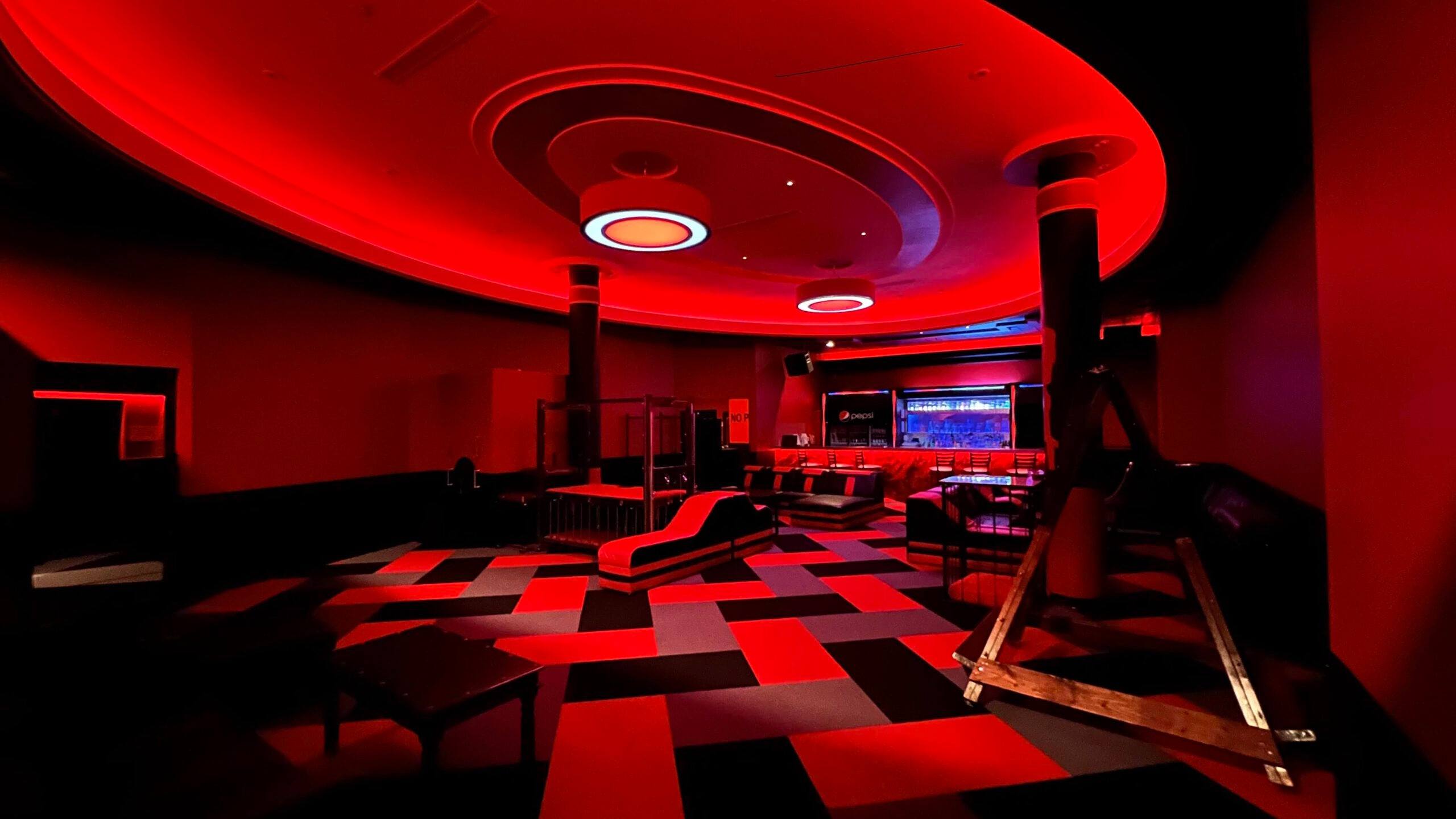 Club M4 - Swinger Club in Mississauga, Canada