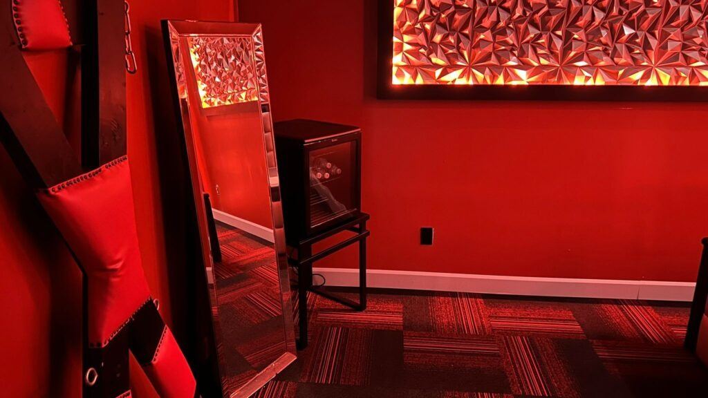 Club M4 - Swinger Club in Mississauga, Canada
