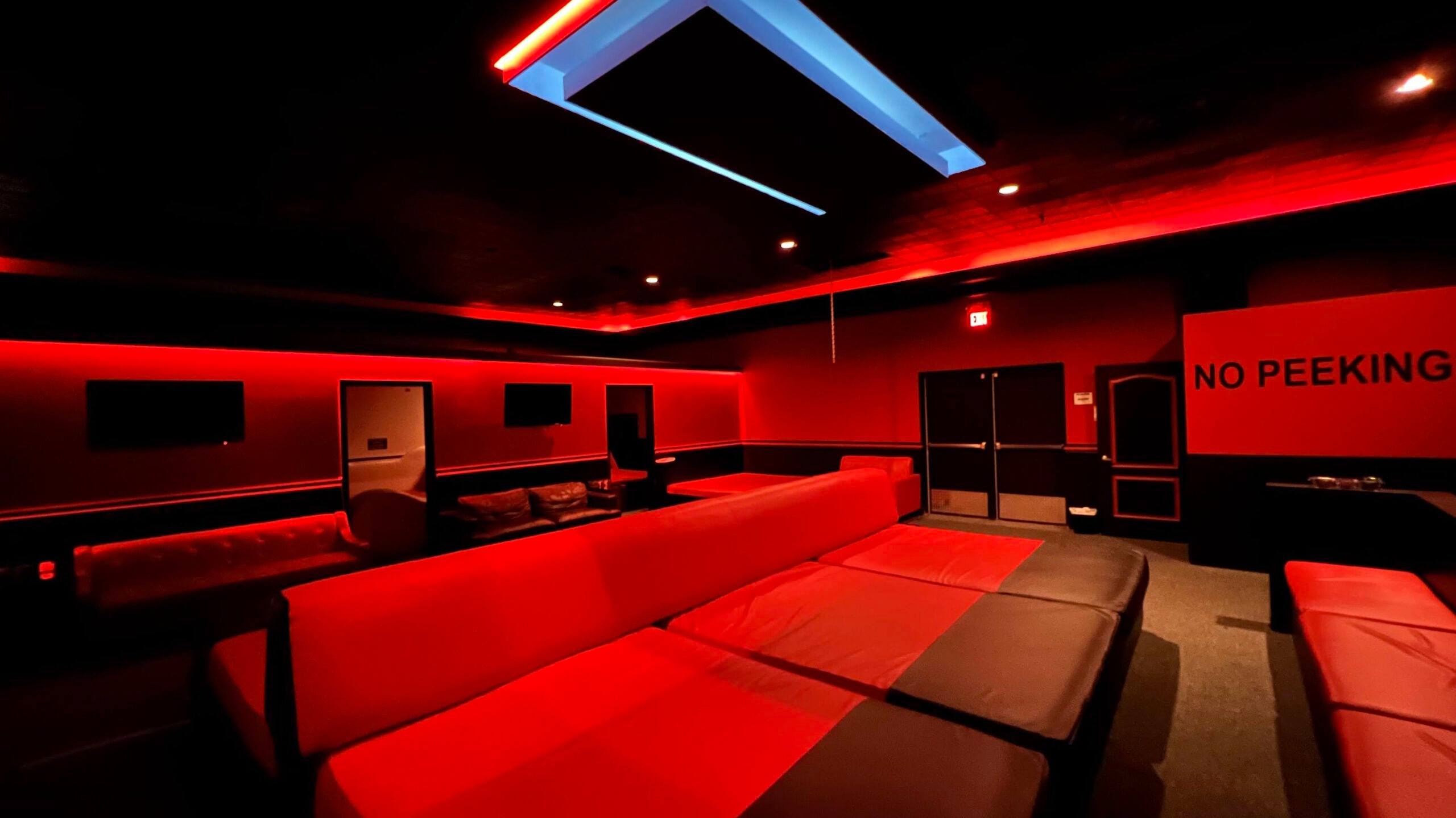 Club M4 - Swinger Club in Mississauga, Canada