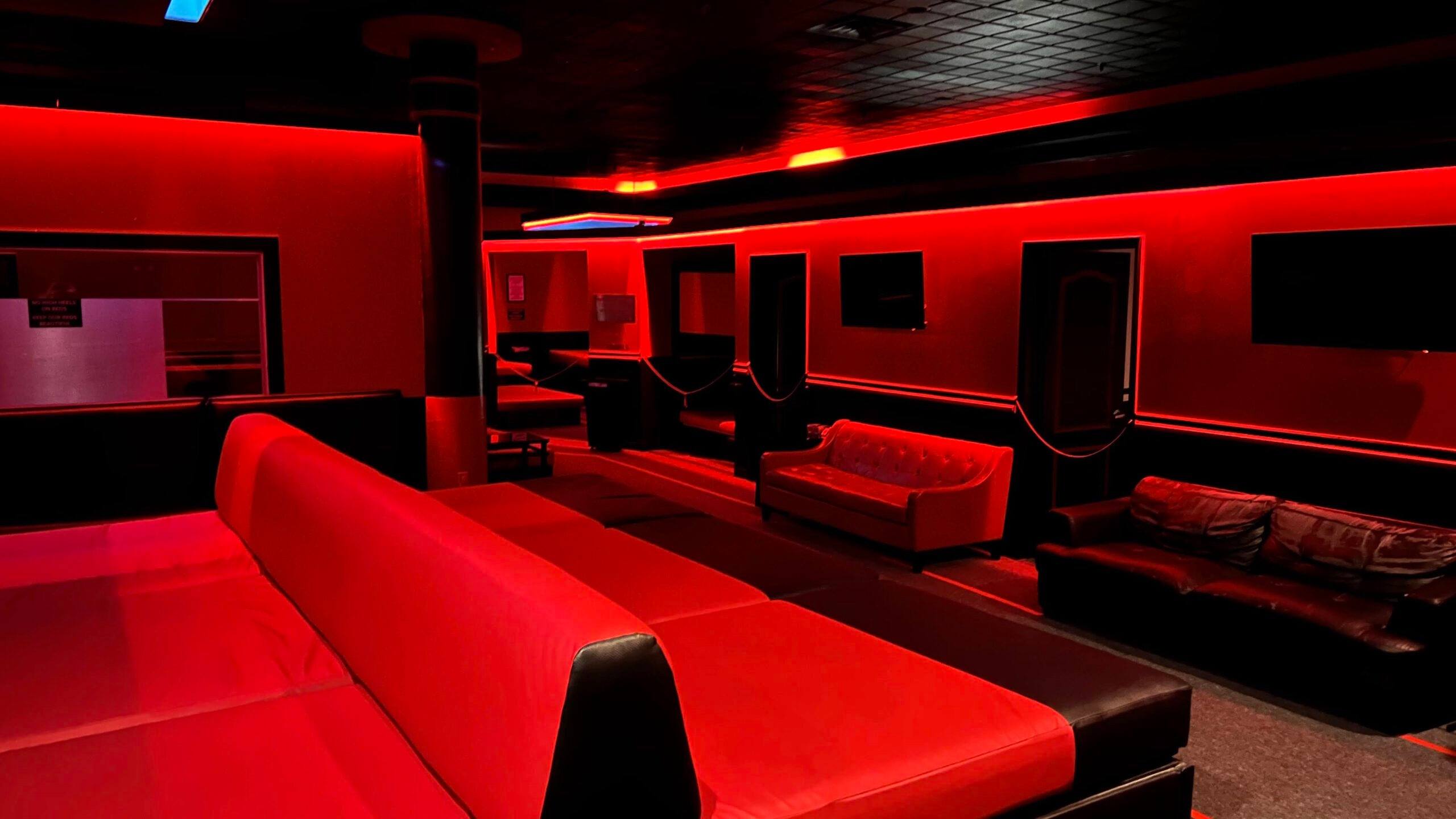 Club M4 - Swinger Club in Mississauga, Canada