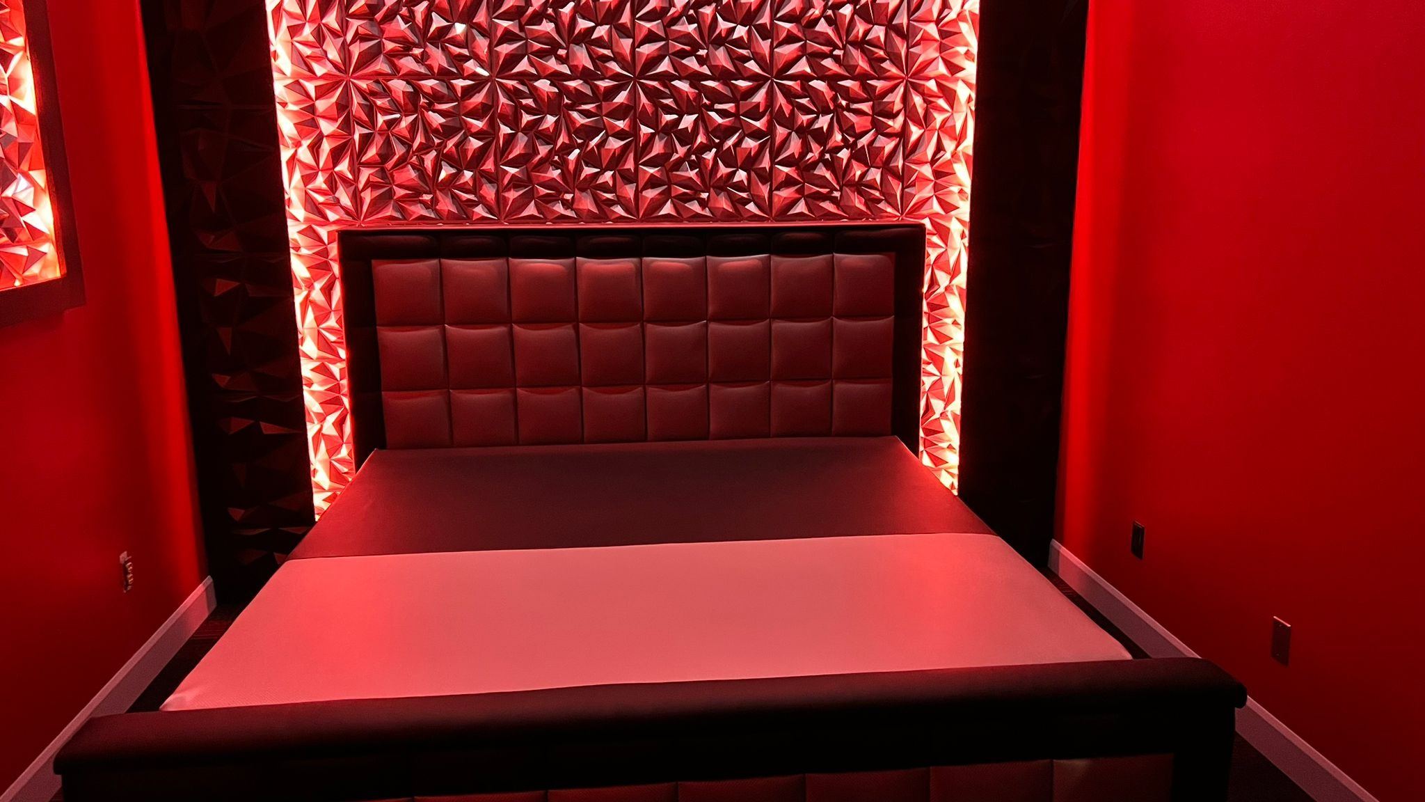 Club M4 - Swinger Club in Mississauga, Canada