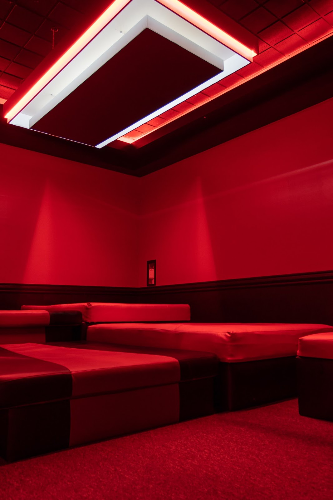 Club M4 - Swinger Club in Mississauga, Canada