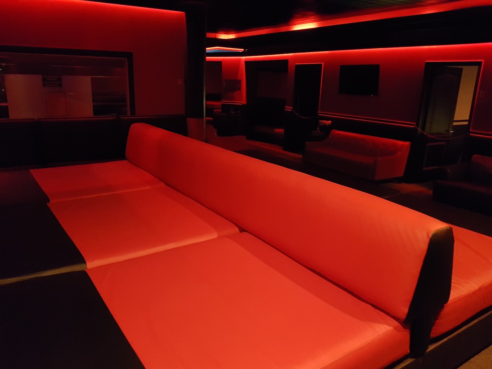 Club M4 - Swinger Club in Mississauga, Canada