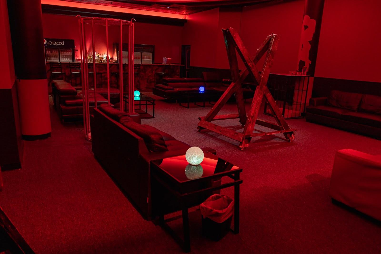 Club M4 - Swinger Club in Mississauga, Canada