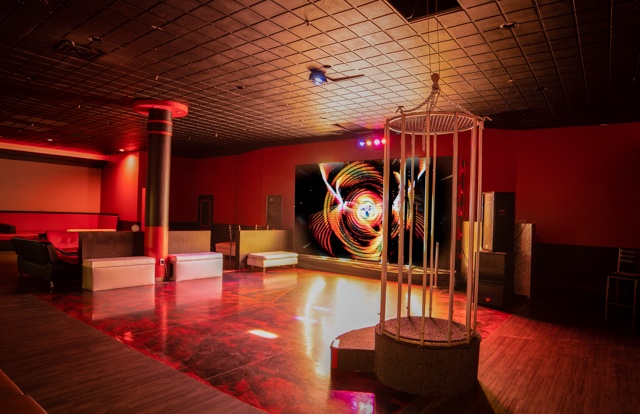 Club M4 - Swinger Club in Mississauga, Canada