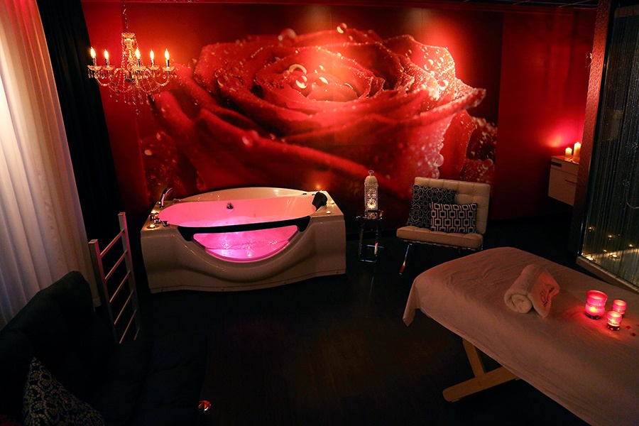 Le Penthouse - Erotic Massage in Montreal, Canada
