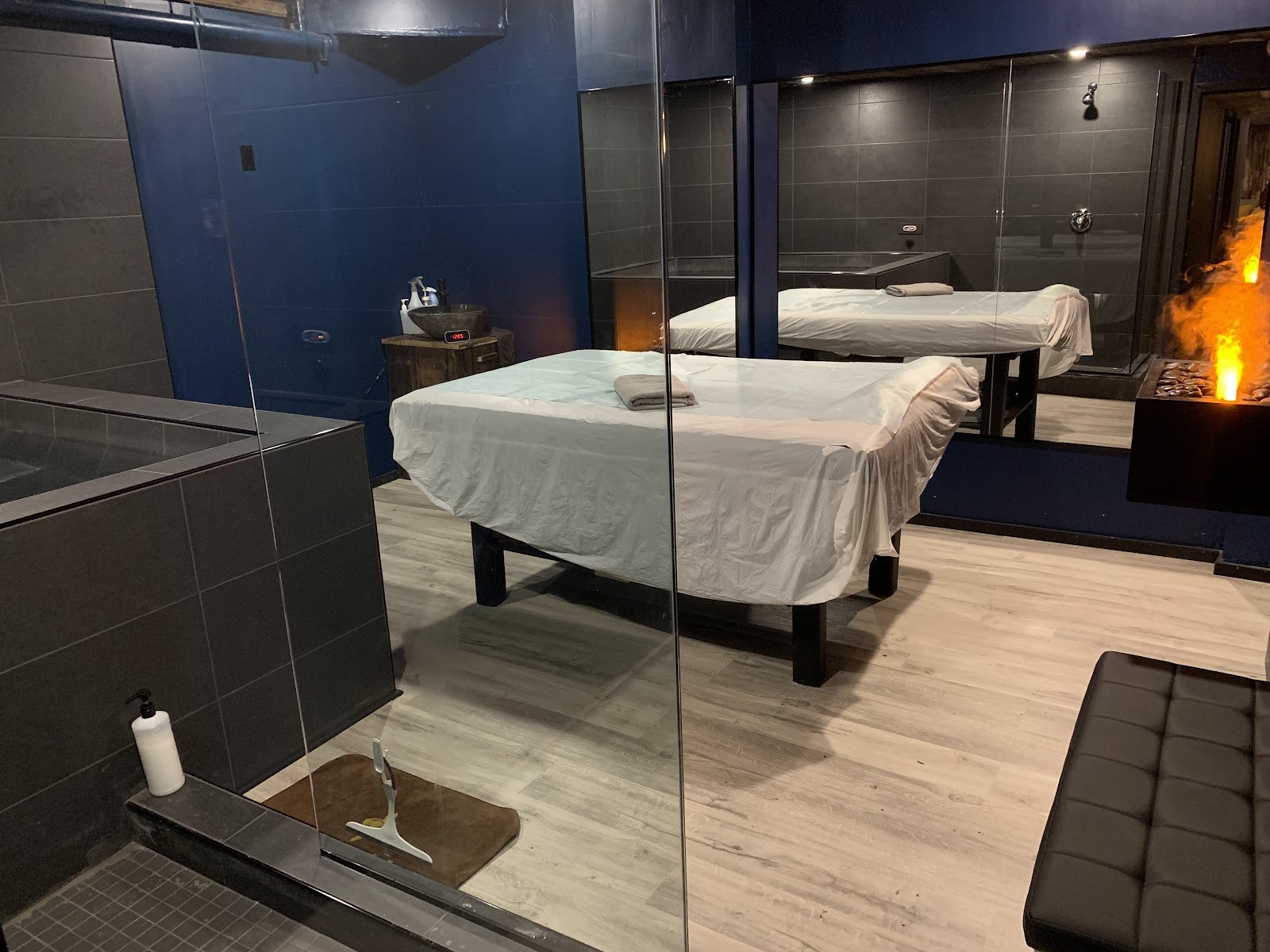 MontrÉAl Nuru Vip - Erotic Massage in Montreal, Canada