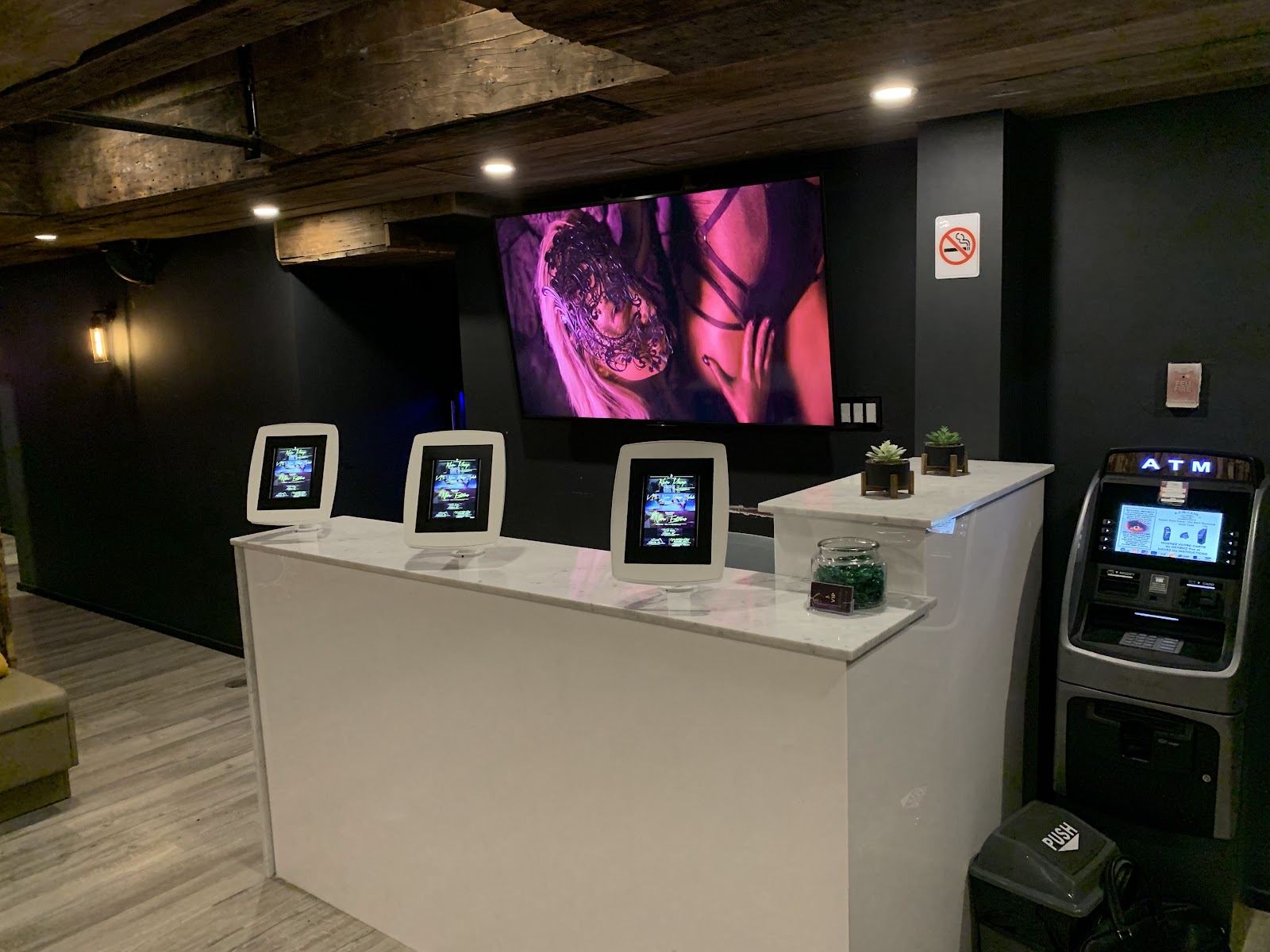 MontrÉAl Nuru Vip - Erotic Massage in Montreal, Canada