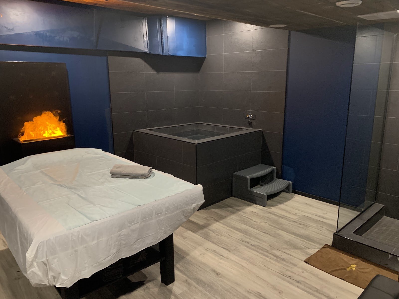 MontrÉAl Nuru Vip - Erotic Massage in Montreal, Canada