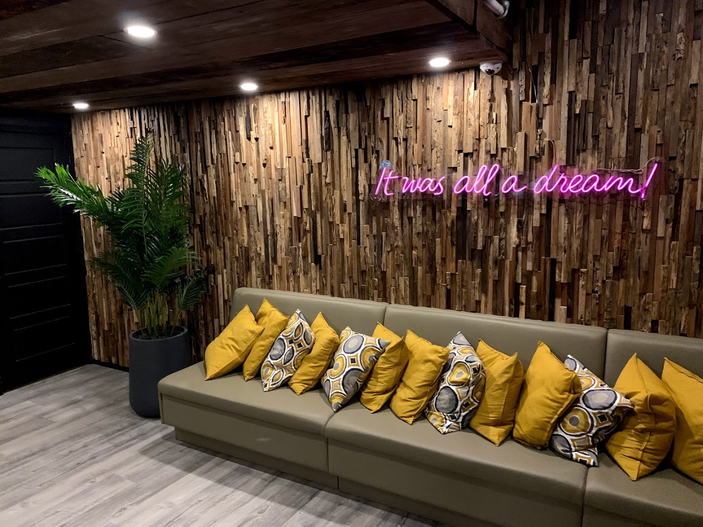 MontrÉAl Nuru Vip - Erotic Massage in Montreal, Canada