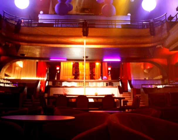 Paramount Gentlemen’s Club - Nightclub in New Westminster, Canada