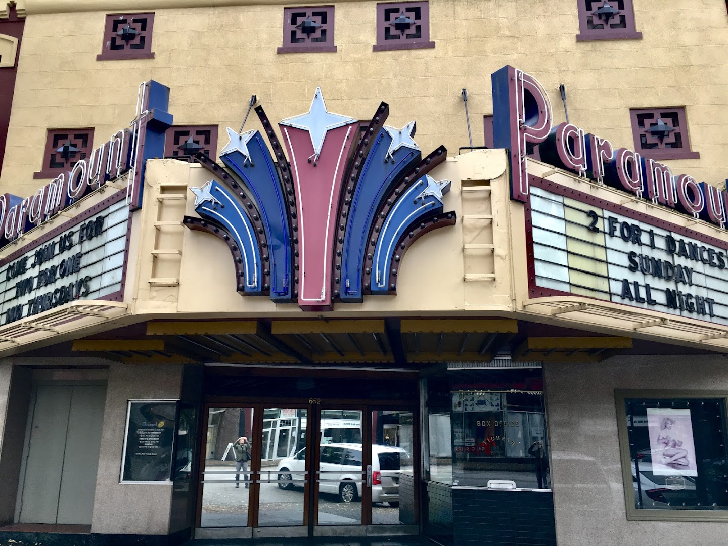 Paramount Gentlemen’s Club - Nightclub in New Westminster, Canada