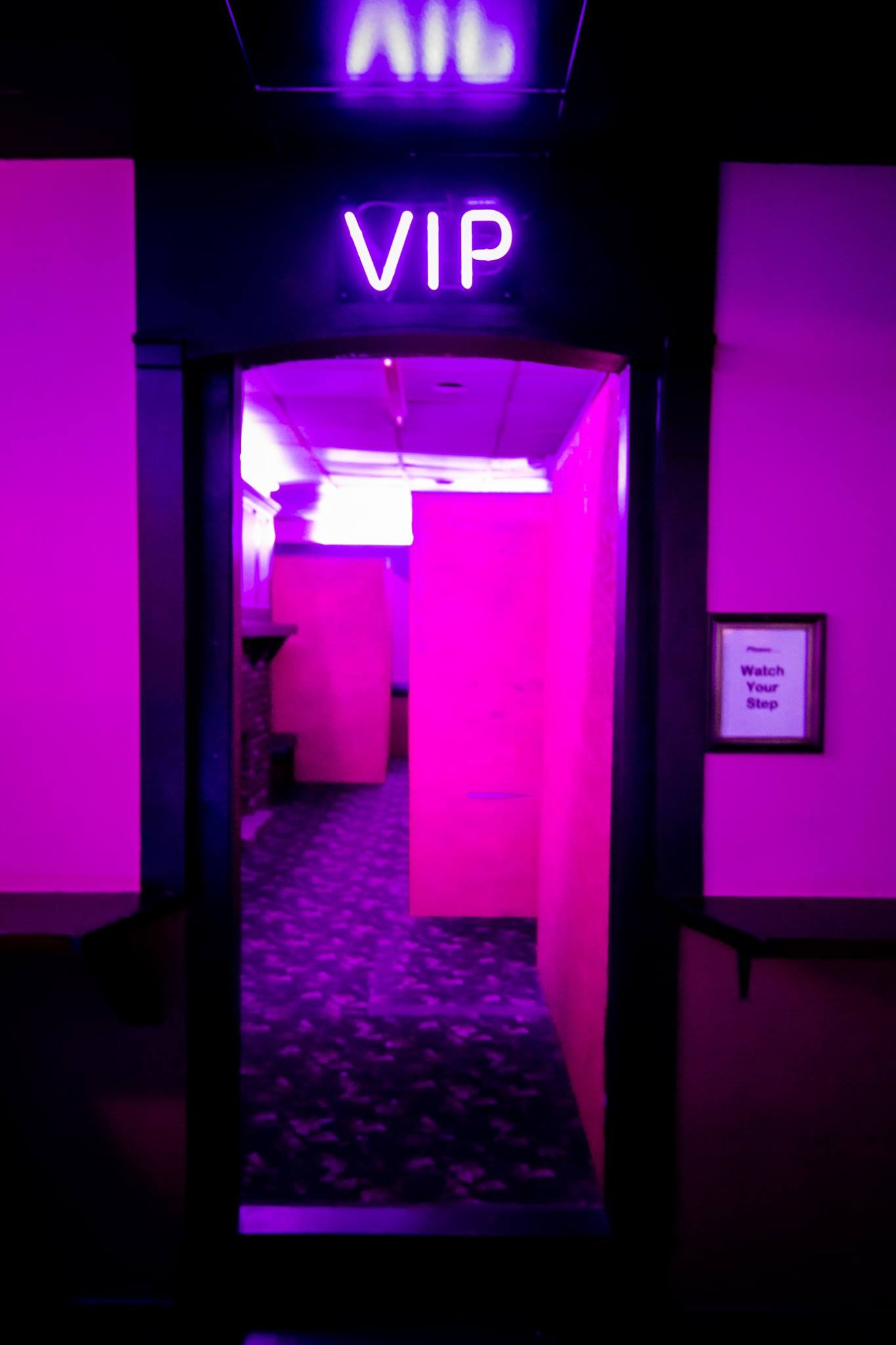 Mints Adult Entertainment - Nightclub in Niagara Falls, Canada