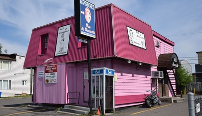 Bar La Broussaille - Nightclub in Quebec, Canada