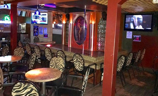 Bar La Broussaille - Nightclub in Quebec, Canada