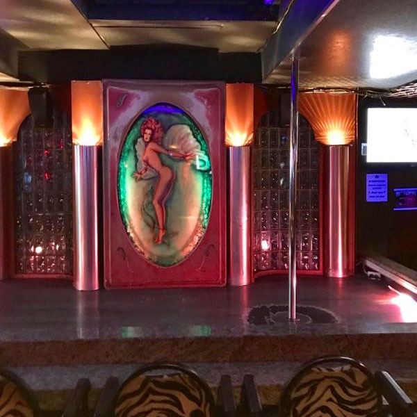 Bar La Broussaille - Nightclub in Quebec, Canada