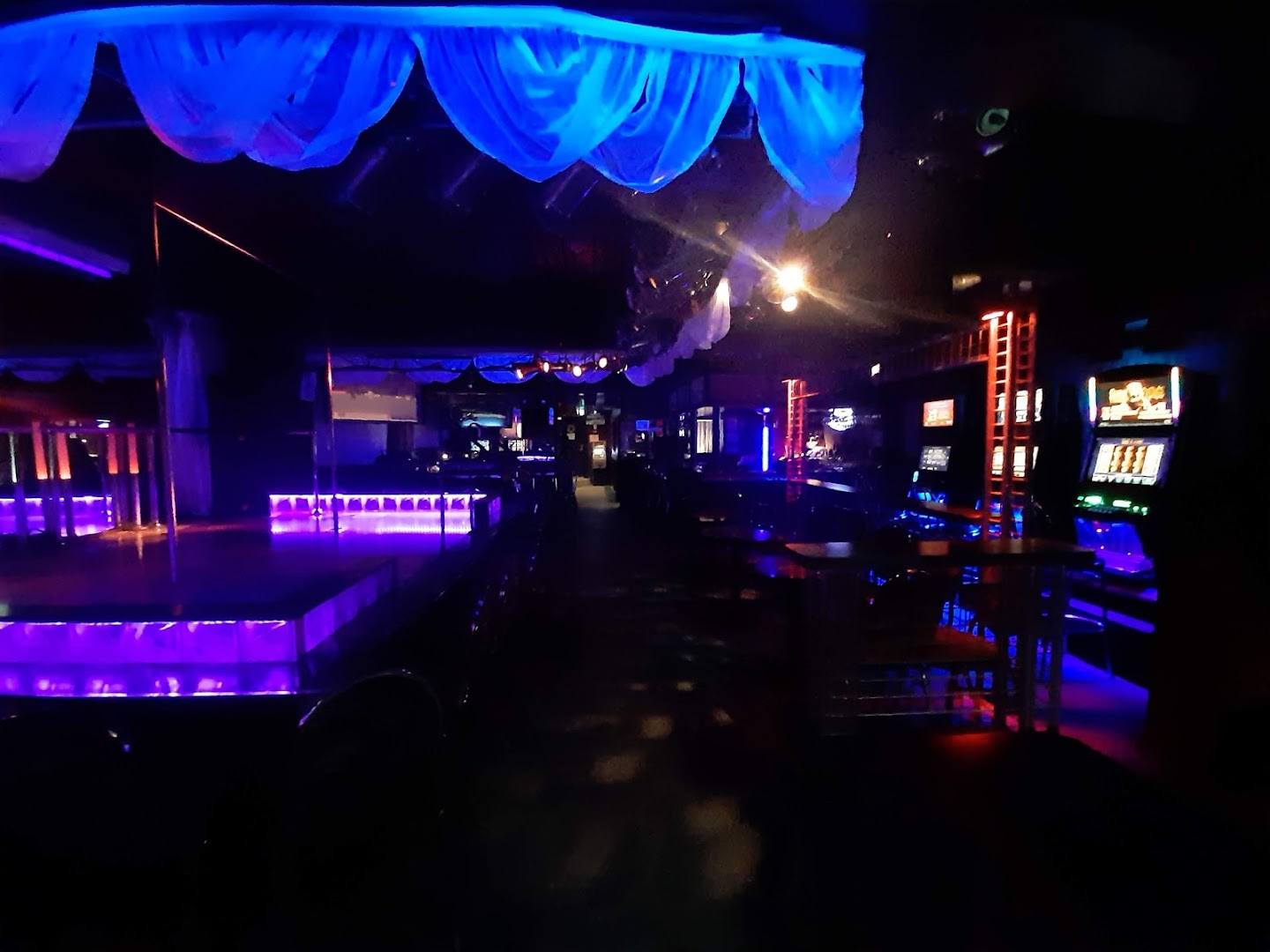 Cabaret Chez Vénus - Nightclub in Rimouski, Canada