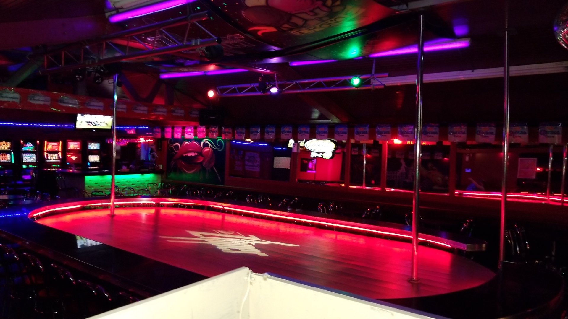 Bar The Zipper - Nightclub in Saint Hyacinthe, Canada