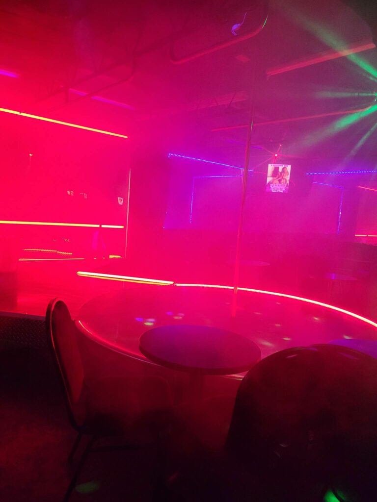 Bar L'Extase - Nightclub in St Romuald, Canada