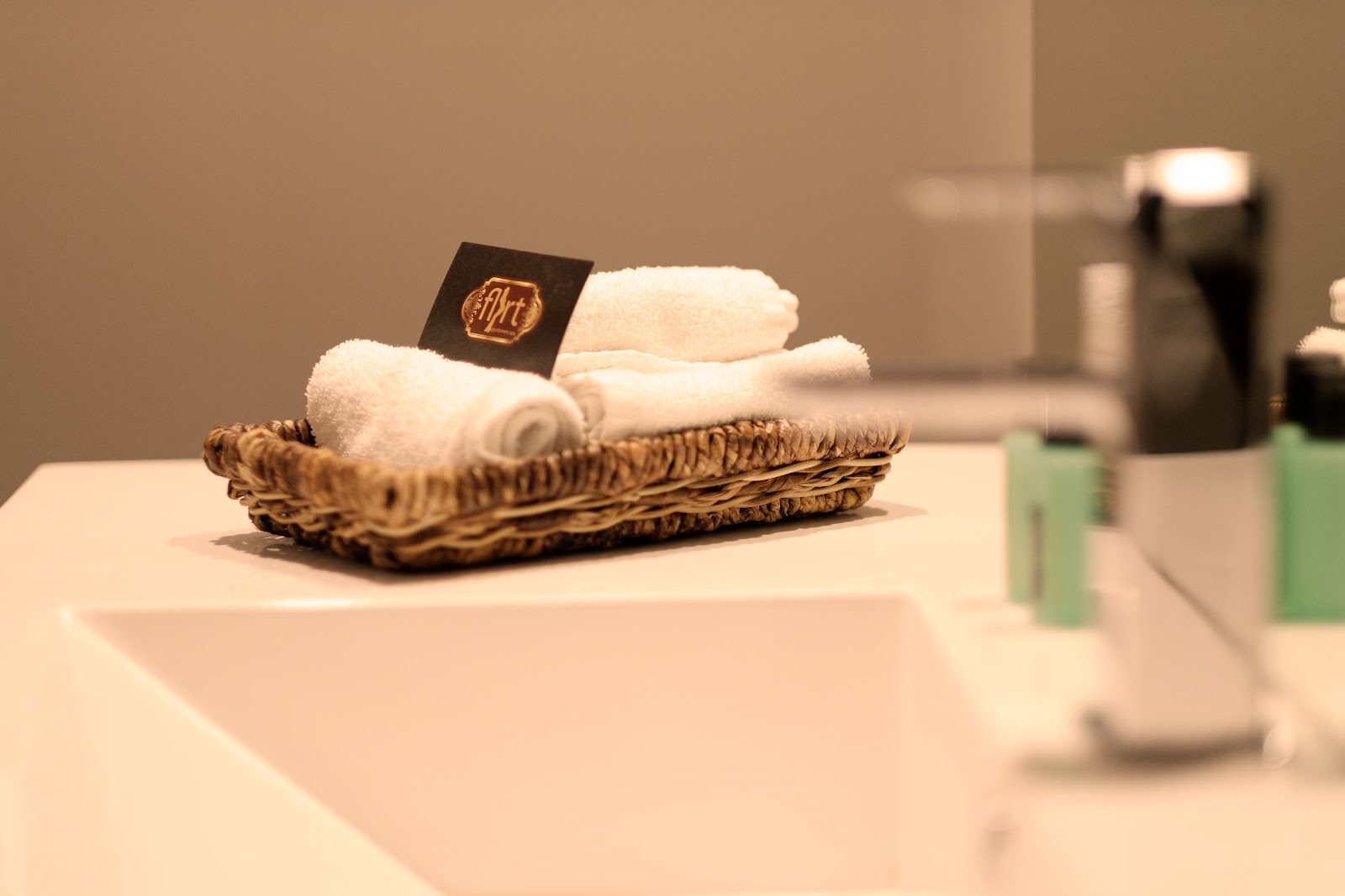 Flirt Spa - Finch - Erotic Massage in Toronto, Canada