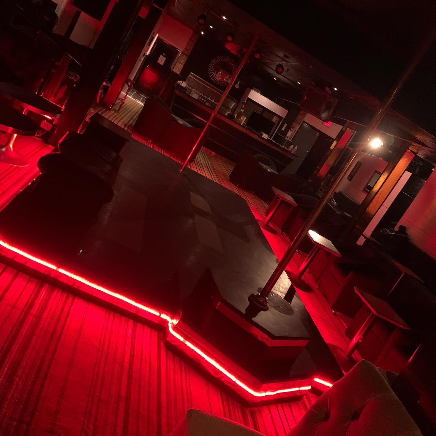 Foxxes Den Male Revue - Nightclub in Toronto, Canada