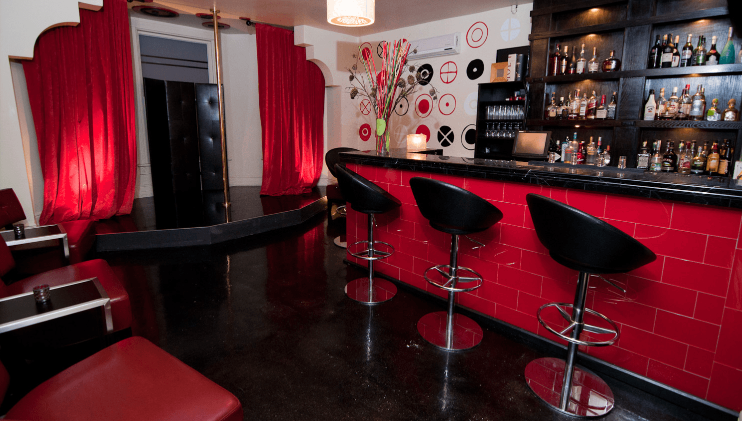 Oasis Aqualounge - Swinger Club in Toronto, Canada