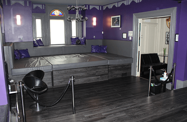 Oasis Aqualounge - Swinger Club in Toronto, Canada