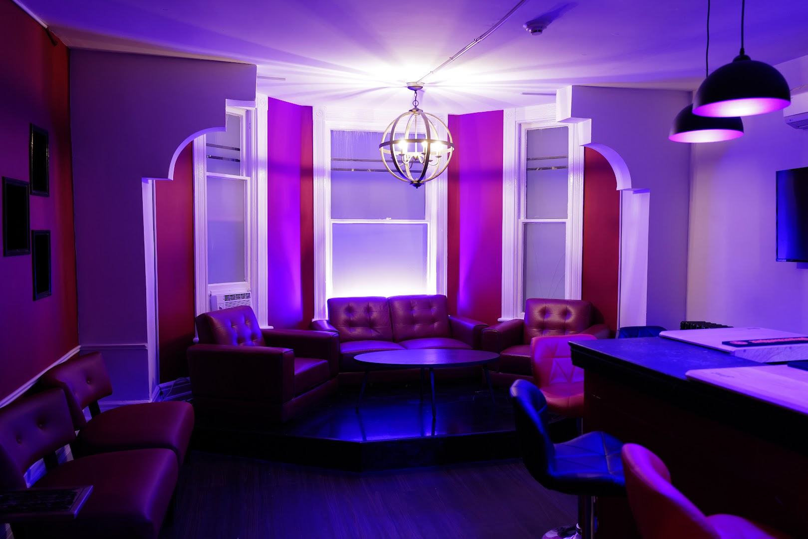 Oasis Aqualounge - Swinger Club in Toronto, Canada