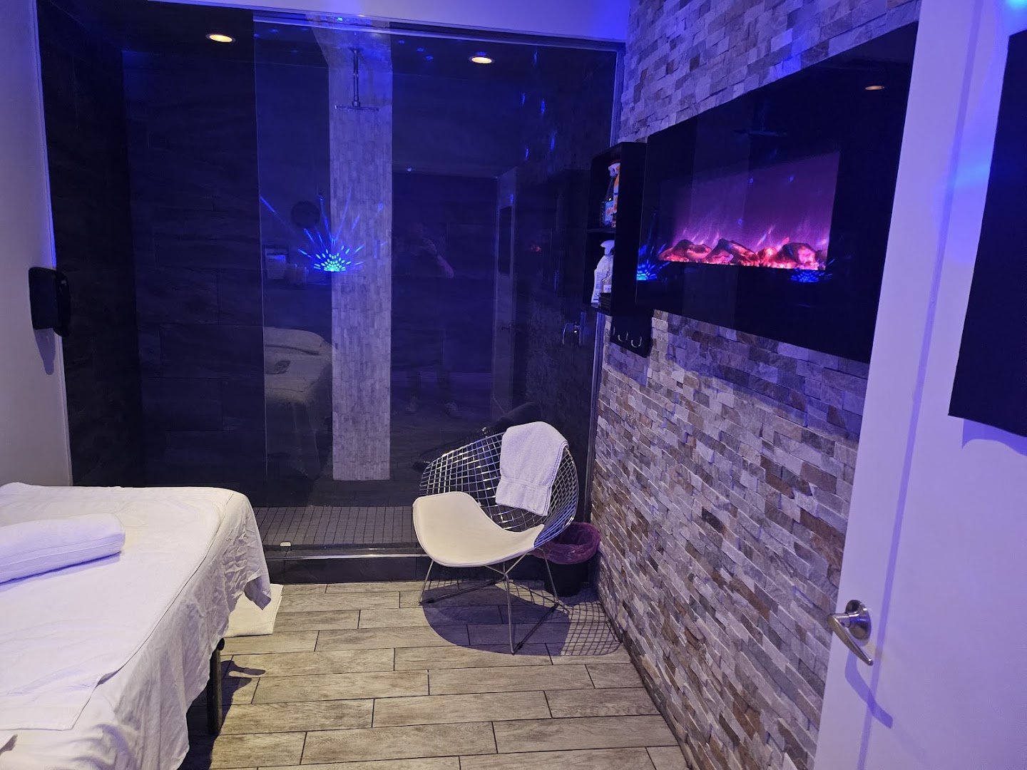 Synergy Erotic Massage - Erotic Massage in Vaughan, Canada