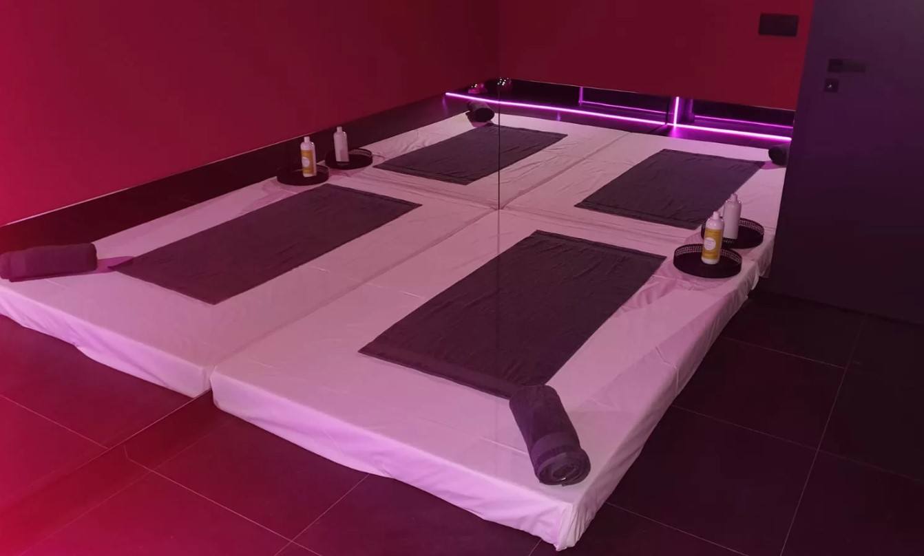 Erotické Masáže Redlips - Erotic Massage in Kladno, Czechia