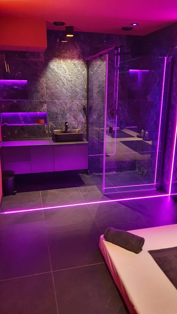 Erotické Masáže Redlips - Erotic Massage in Kladno, Czechia