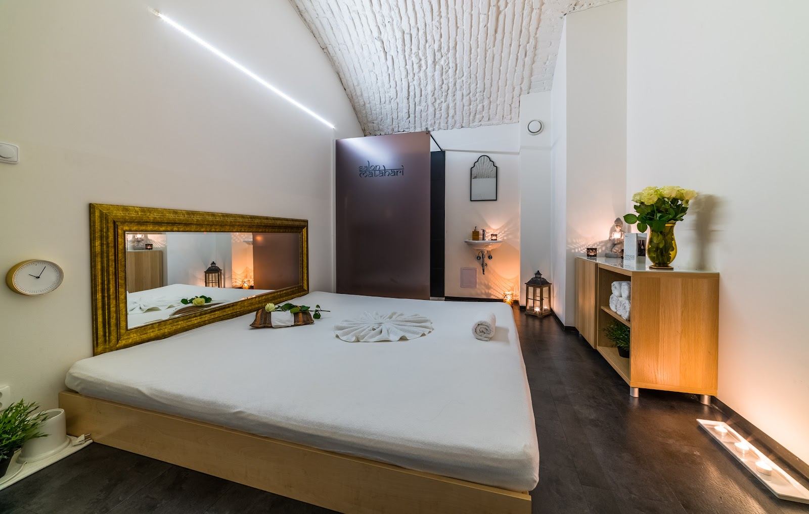 Matahari Salon - Erotic Massage in Petrska Tvr, Czechia
